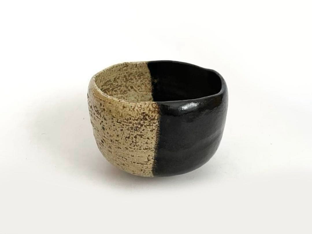 茶道具　陶芸家　九代　樂吉左衛門　樂了入　掛分黒楽茶碗　片身替　茶碗
