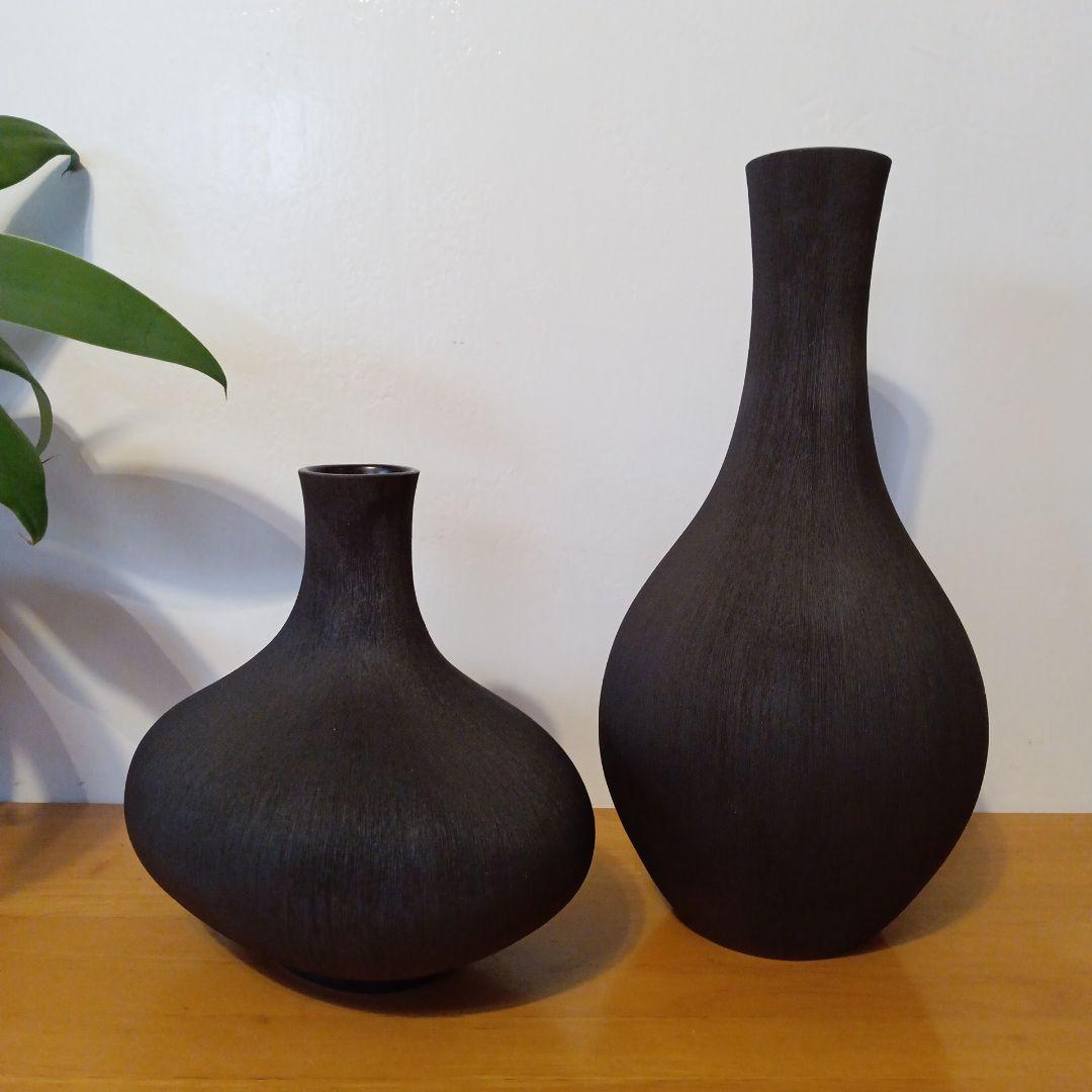 灰色の陶器製花瓶2つセット　物置
