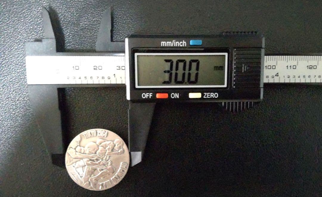 1964年東京オリンピック 銀メダル【未使用】➕ 説明書 ➕ ケースのセット