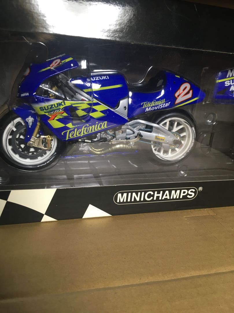 ミニチャンプス　Suzuki RGV 500 Kenny Roberts