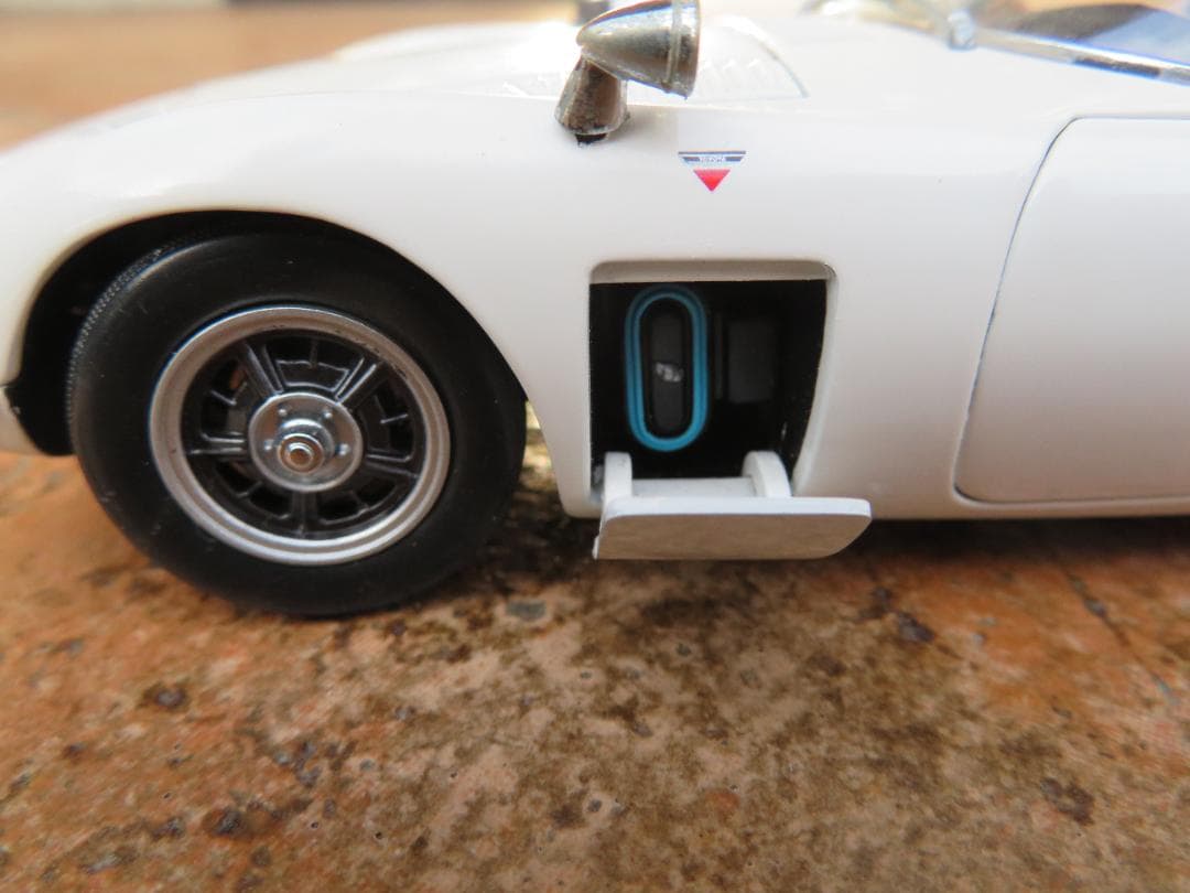 エブロ　1/24　トヨタ2000GT