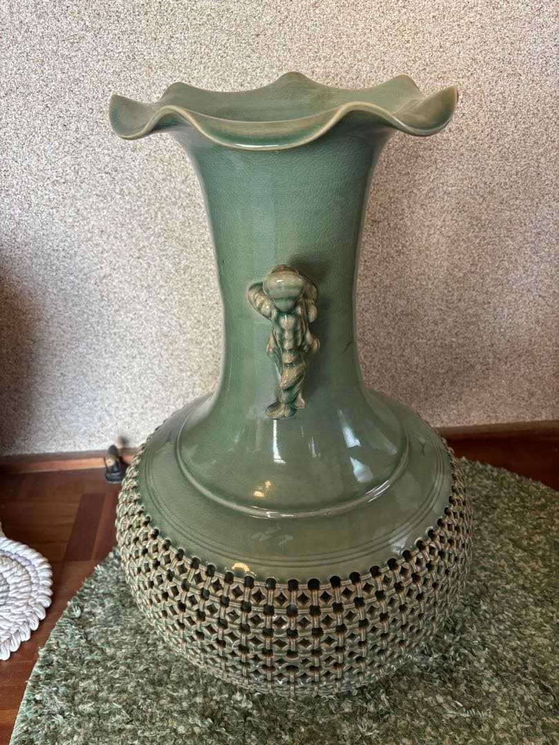 高麗青磁　花瓶　置き飾りアンティーク