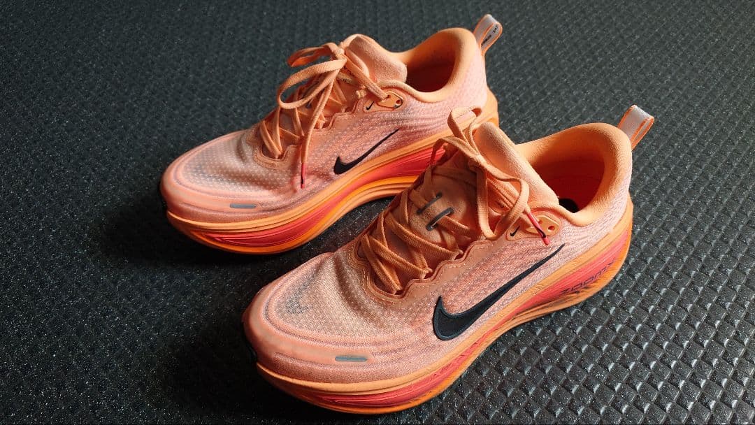 NIKE VOMERO PLUS　26.0cm オレンジ