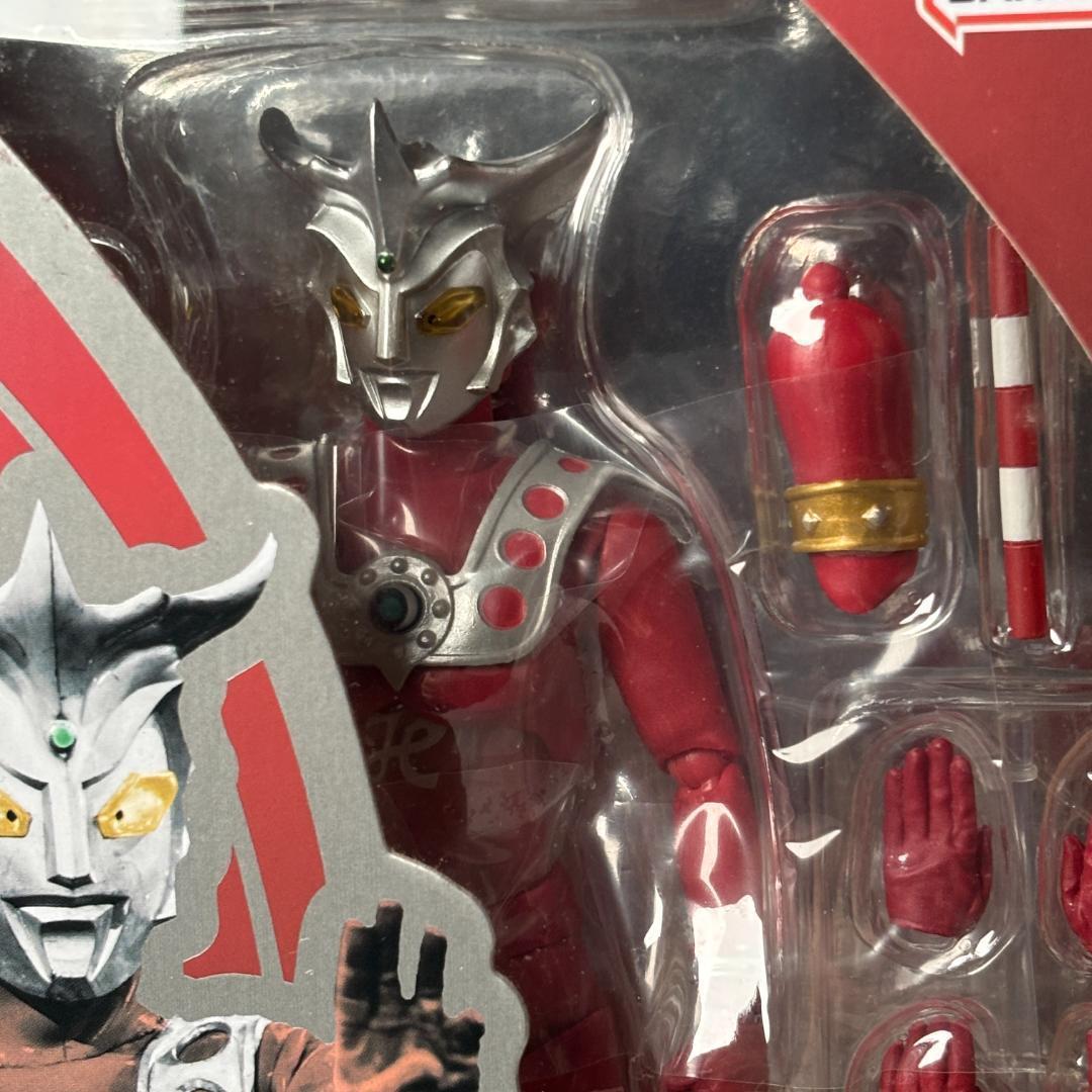 新品未開封 S.H.Figuarts ウルトラマン レオ フィギュア