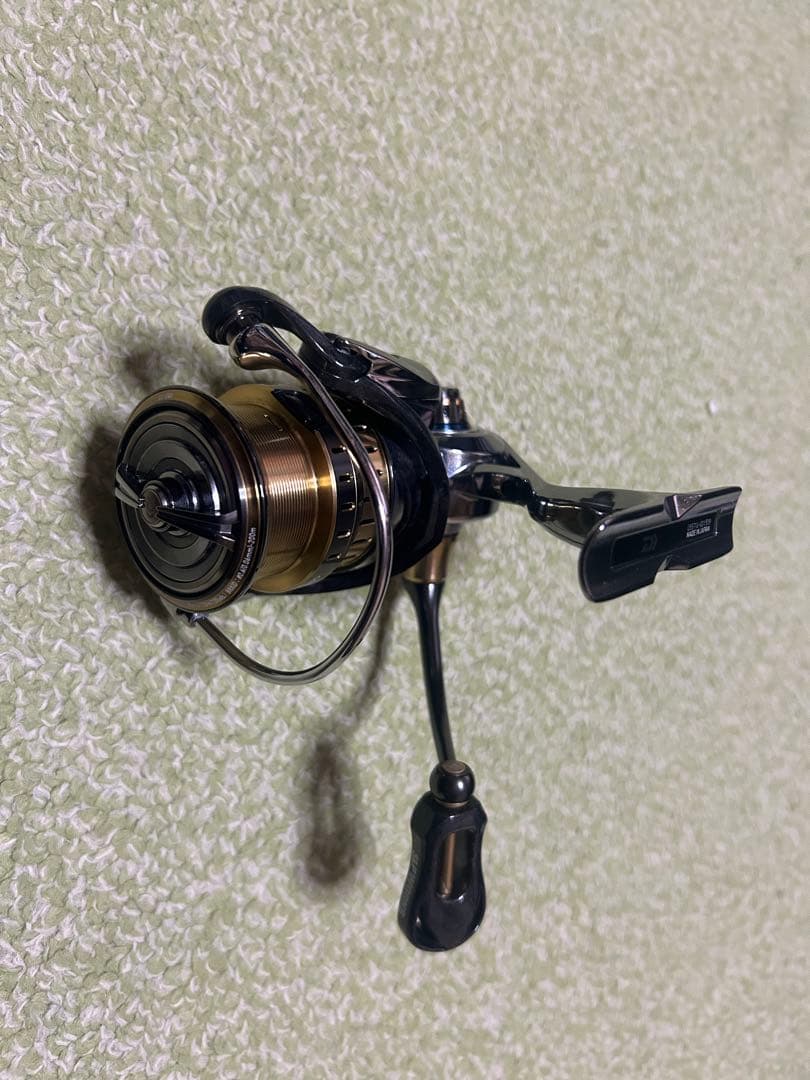 18イグジスト　LT2500S SLPスプールハンドル