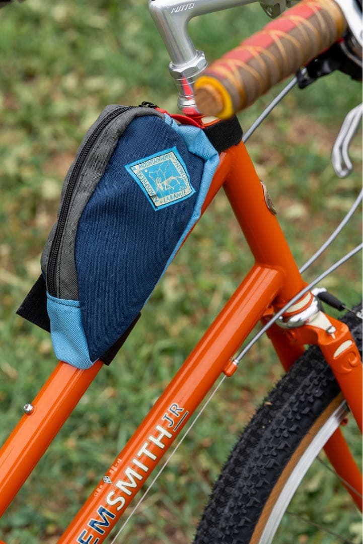 アクセサリー BLUE LUG AMW top tube whale bag