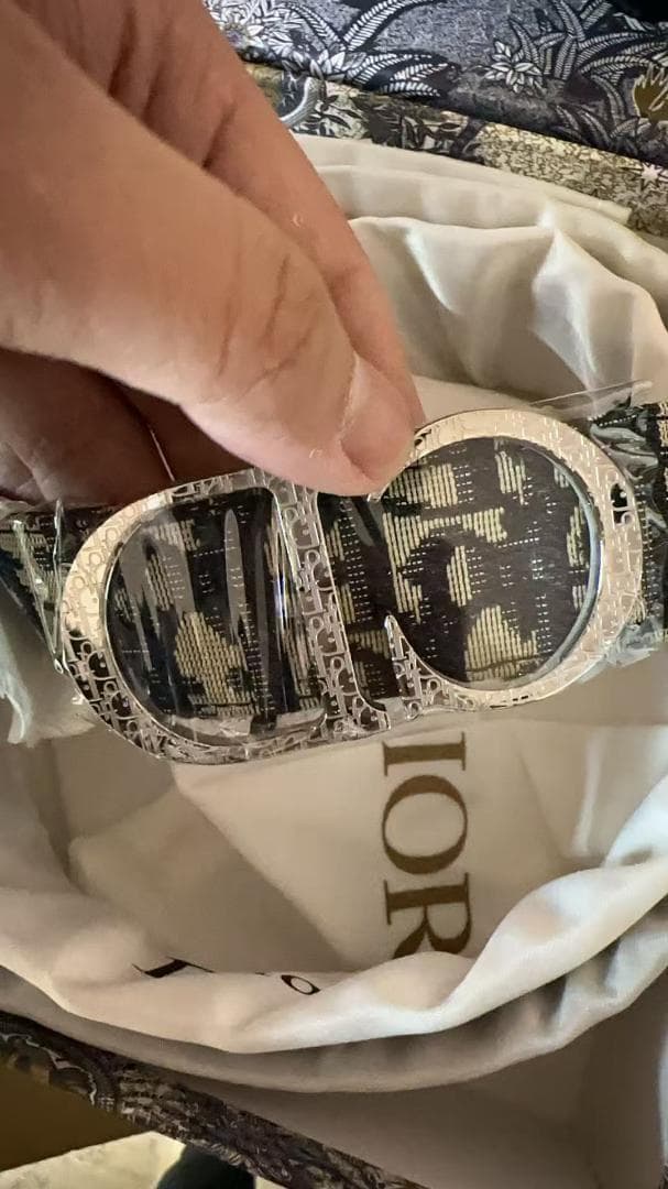 Christian Dior ディオールのシルバーバックル付きベルト