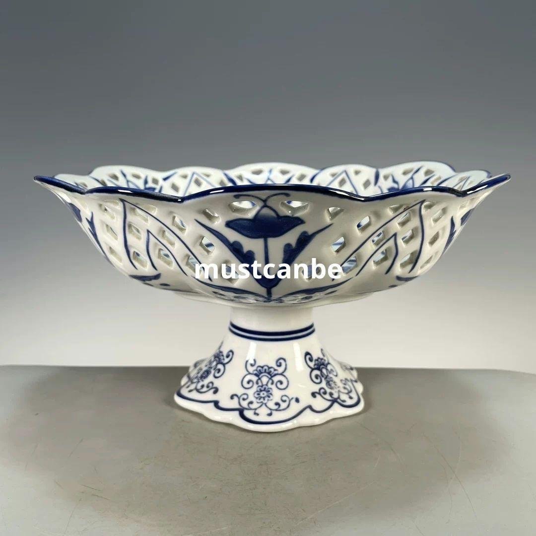 中国美術 青花磁纏枝花卉透かし彫り花果盤 景徳鎮 陶磁器 装飾品 工芸品 置物