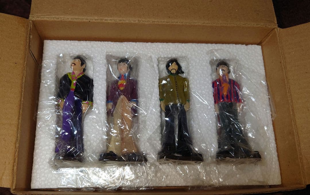 ビートルズフィギュアセット【証明書付】×イエローサブマリン陶器