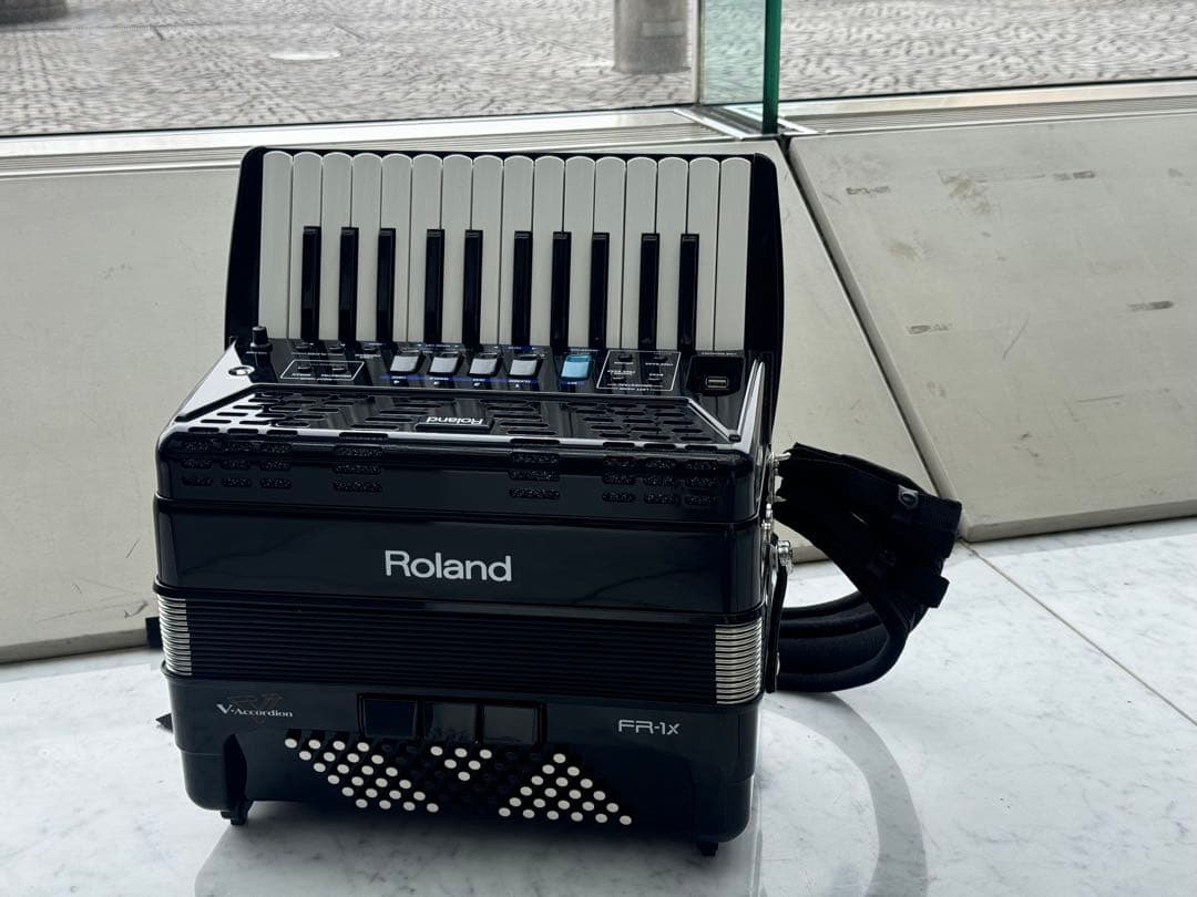 M*郎様 Roland V-Accordion FR-1X BK Vアコーディオ