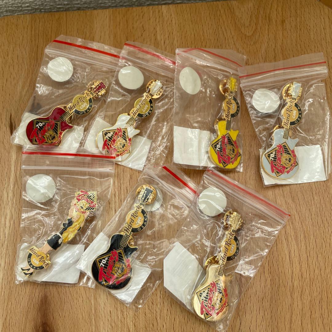 ハードロックカフェ阪神タイガース70周年記念　大阪ギターピンバッチ　全7種