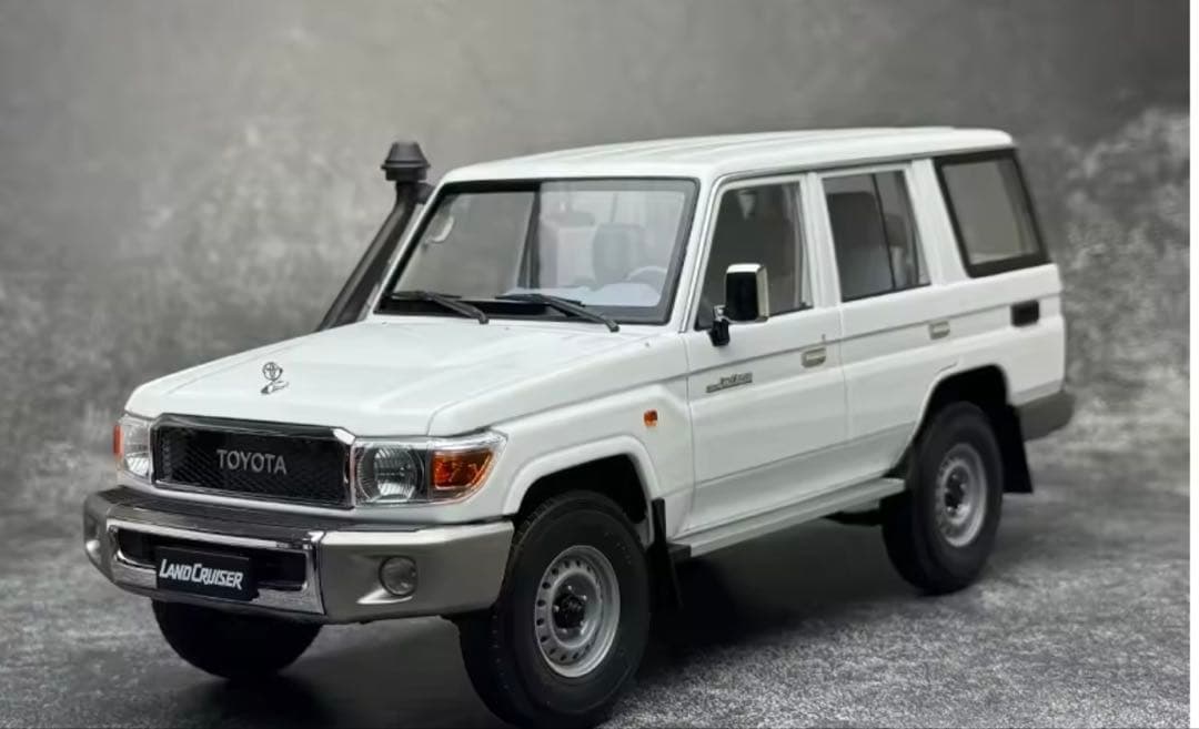 トヨタ ランドクルーザー 1/18スケールモデルミニカー