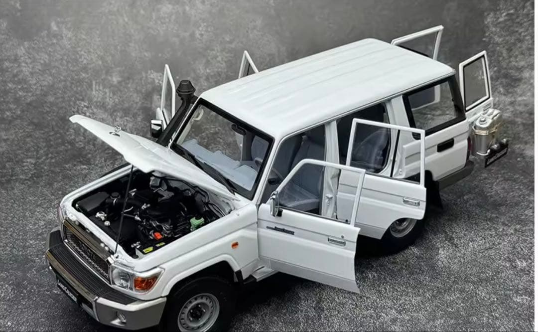 トヨタ ランドクルーザー 1/18スケールモデルミニカー