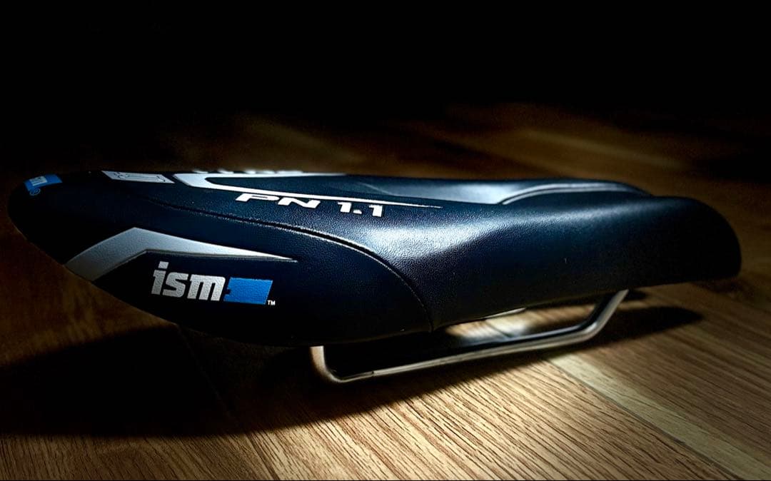 ISM PN 1.1 サドル 40 ブラック