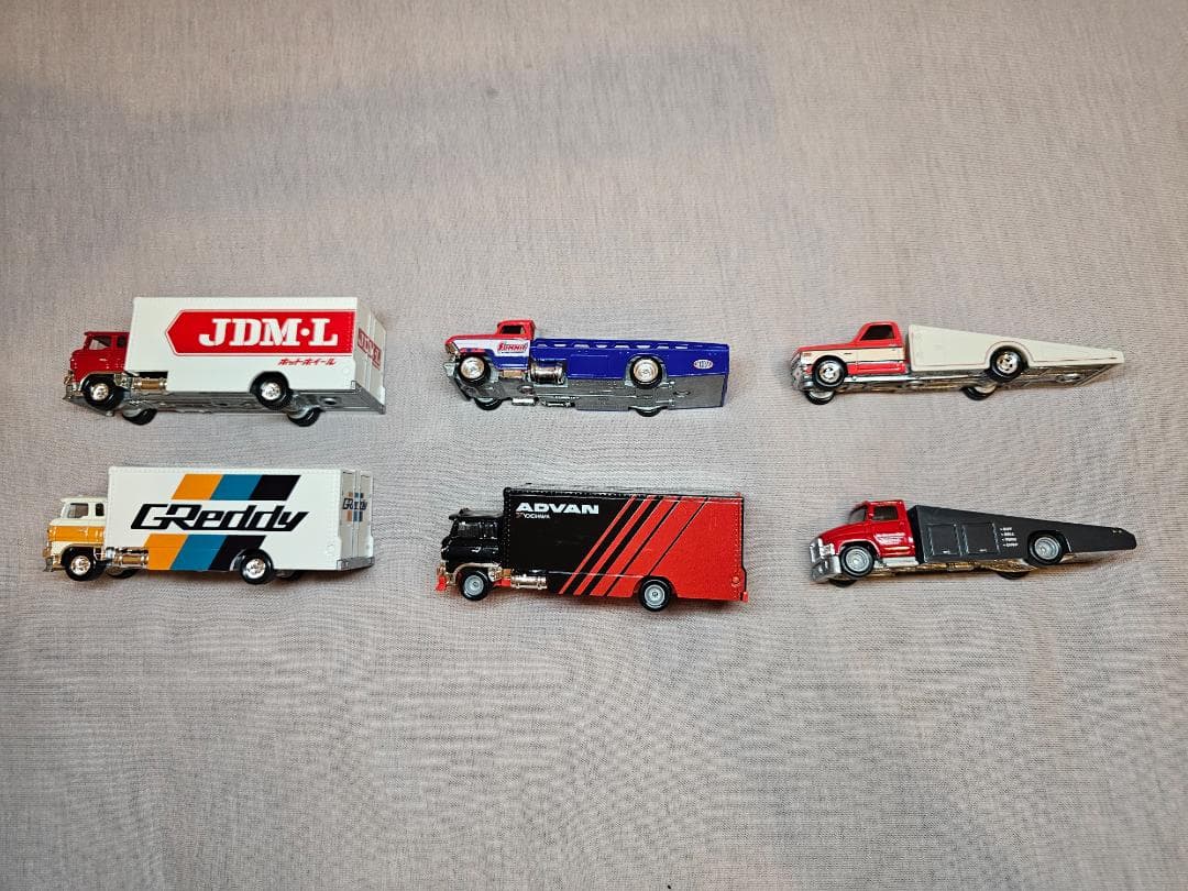 合計235 台のミニカー