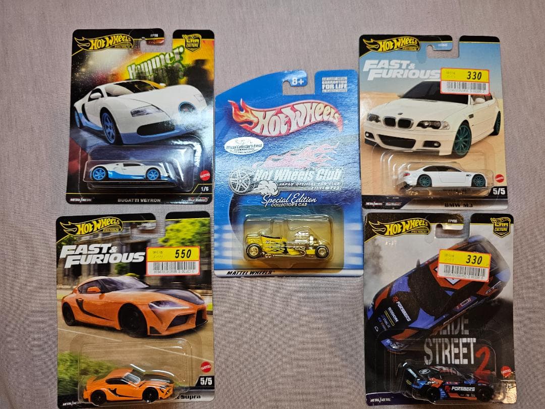 合計235 台のミニカー