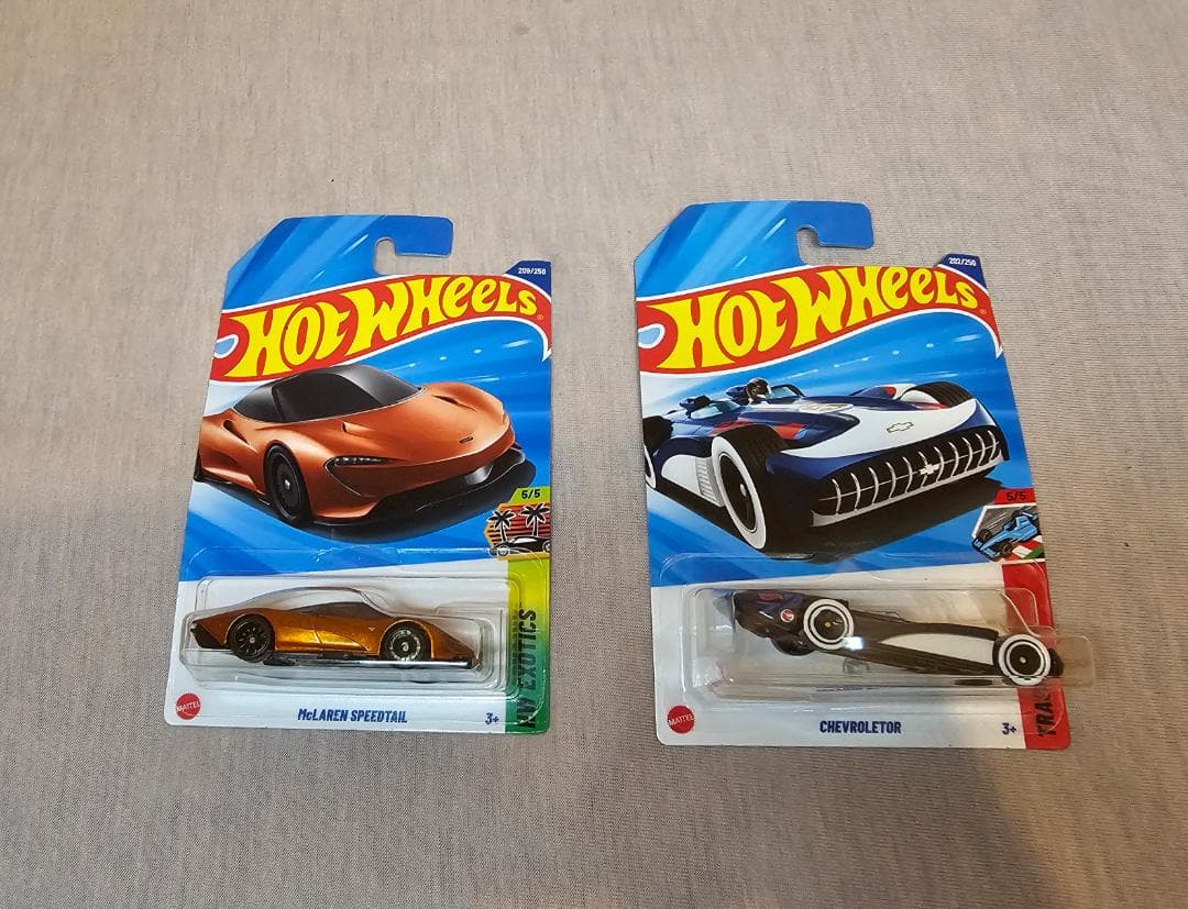 合計235 台のミニカー