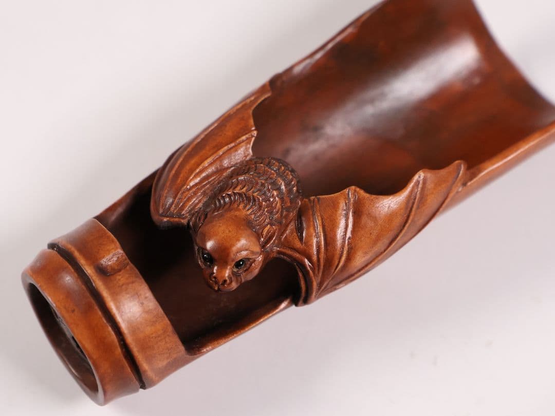 木製 提物 根付 玉松(銘) 茶合形 蝙蝠 彫刻 木彫り【MA926】