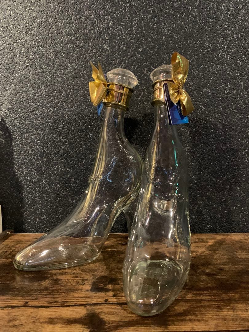 ガラス製ハイヒール型ボトル