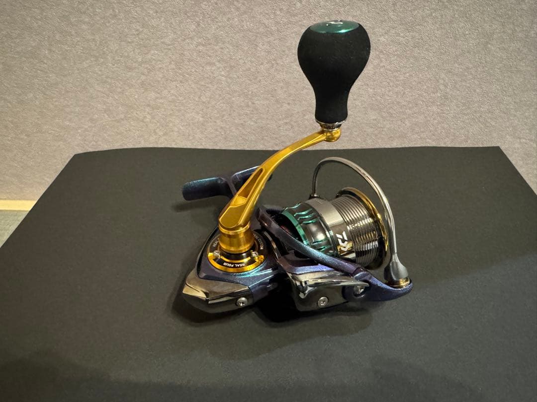 未釣行品 ダイワ 15エメラルダス AIR 2508PE-H スピニングリール