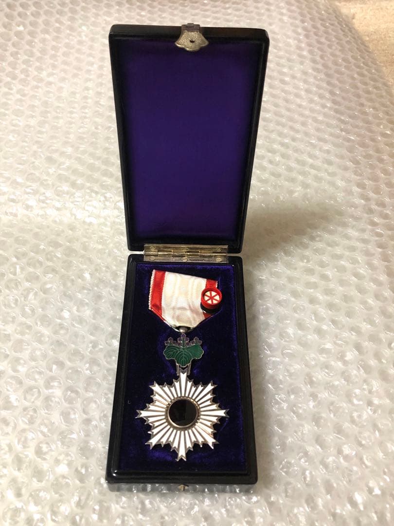 勲六等単光旭日章 旧字共箱 略綬付 襟章 記章 旧日本軍 大日本帝国 陸軍 海軍