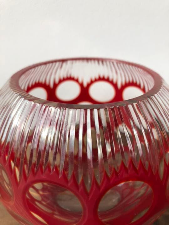 品番g-0765 赤被せガラス　切子　丸型花器　アンティーク　大正ロマン
