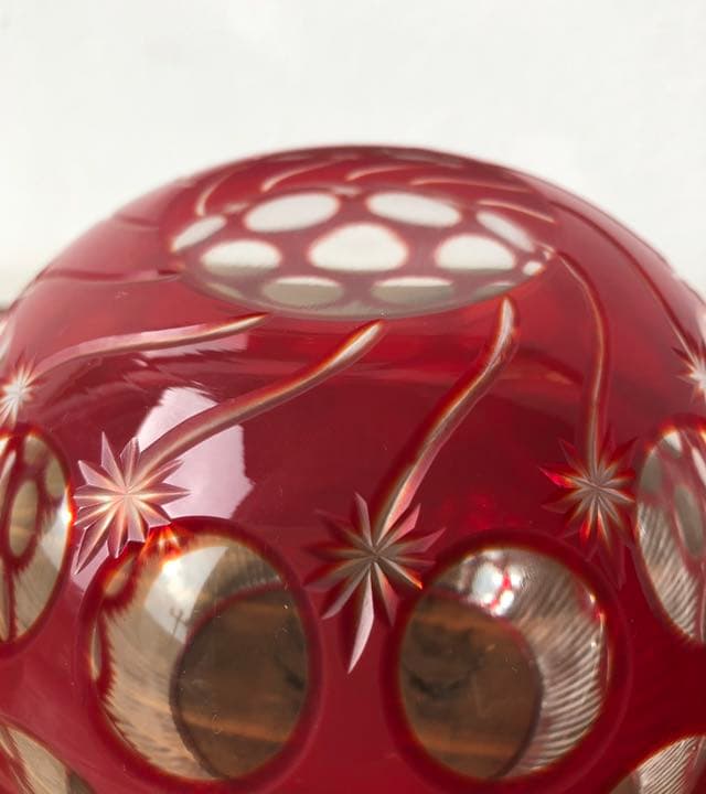 品番g-0765 赤被せガラス　切子　丸型花器　アンティーク　大正ロマン