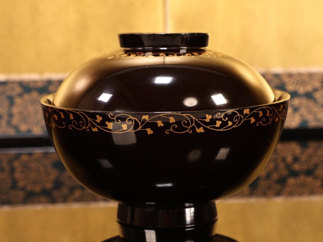 BK424　時代輪島塗　図替り　貝尽くし図金蒔絵　吸物椀　二客　木製　懐石 菓子