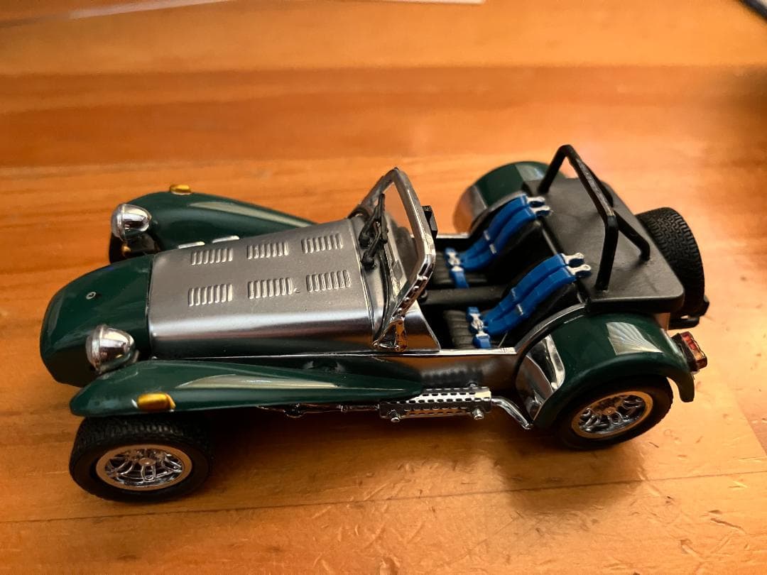 ミニカー Vanguards Gold Caterham Super Seven 1/43