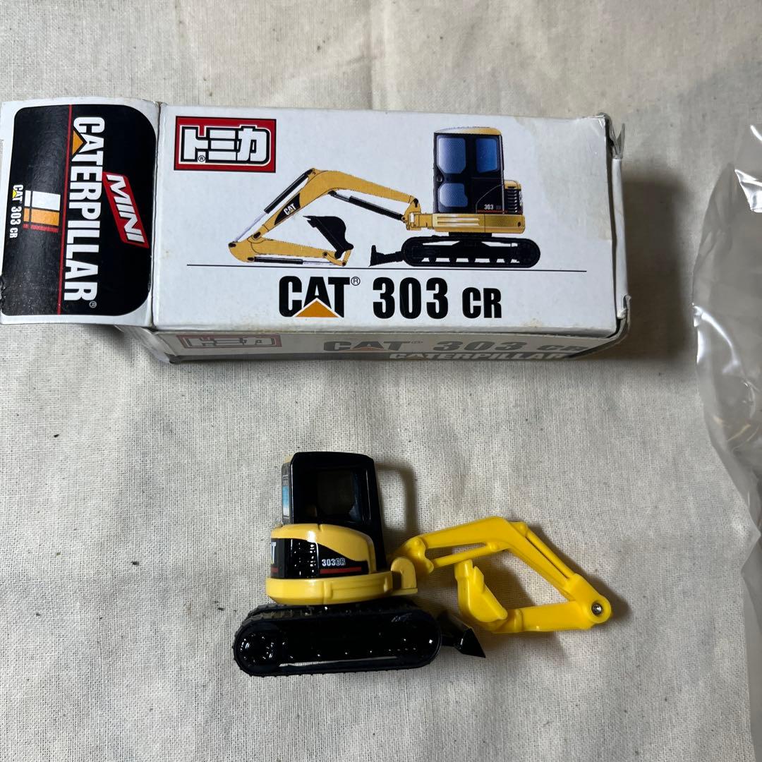 トミカ CAT 303 CR ミニカー