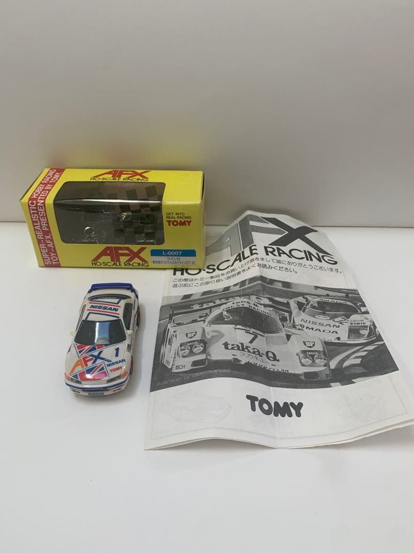 トミー　HOスケールスロットカー　AFX カルソニックスカイラインGT-R