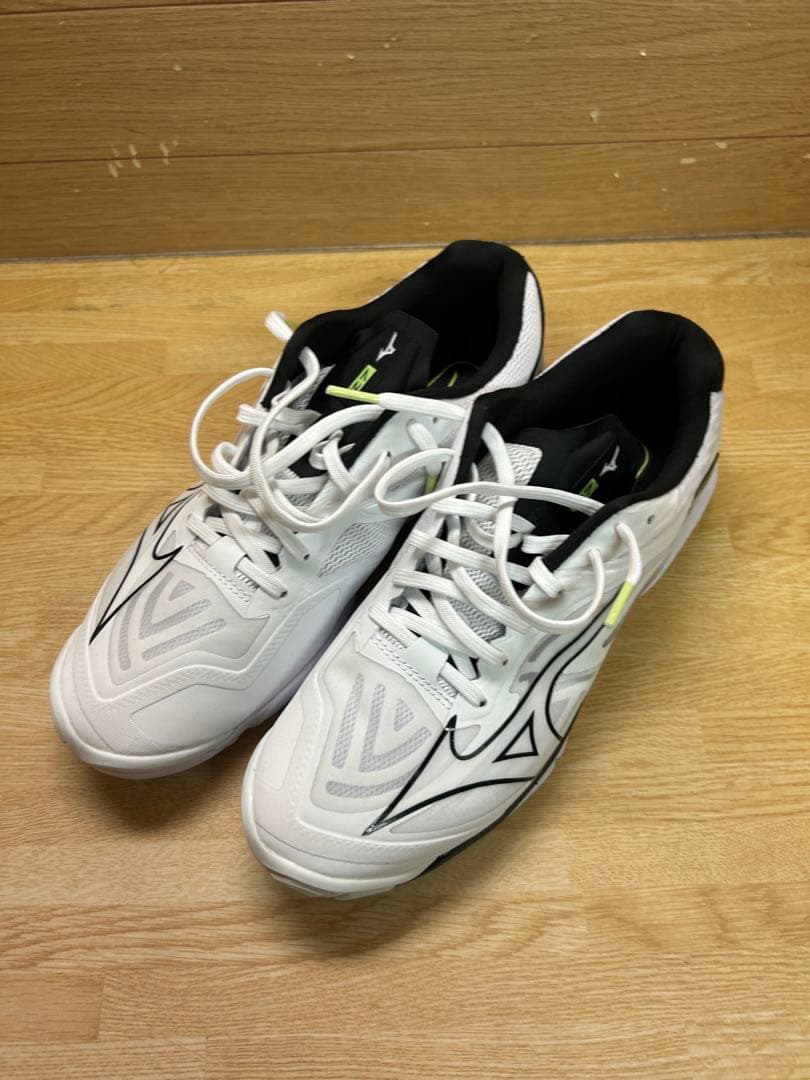 ミズノシューズライトニングZ7