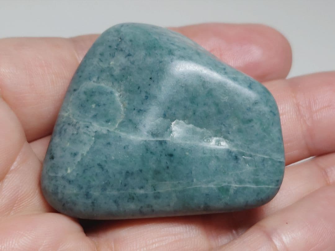 濃青 68g 翡翠 ヒスイ 原石 鑑賞石 自然石 誕生石 鉱物 鉱石 水石