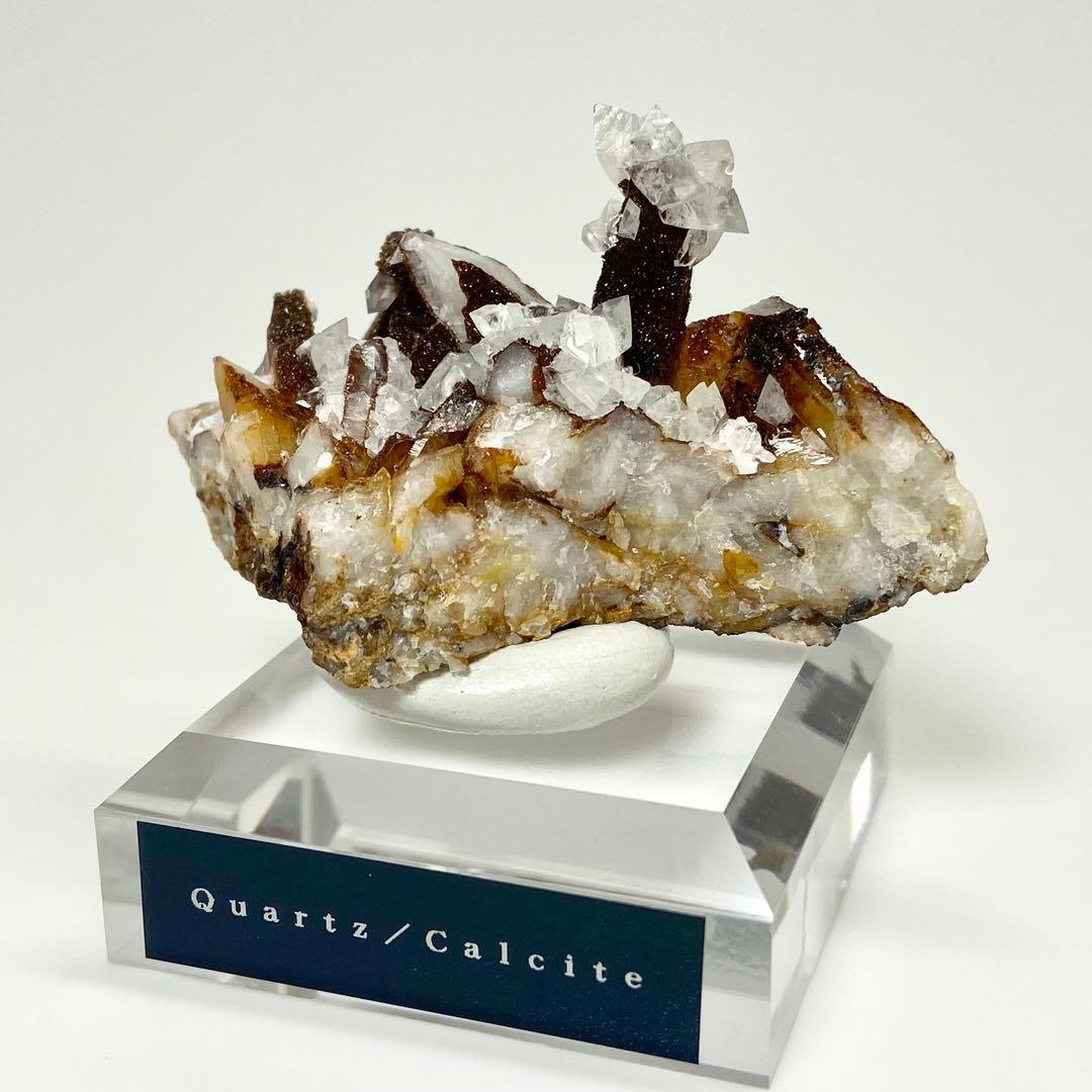 クォーツ　カルサイト　ロシア産　鉱物標本　原石　天然石　ストーン　共生　蛍光