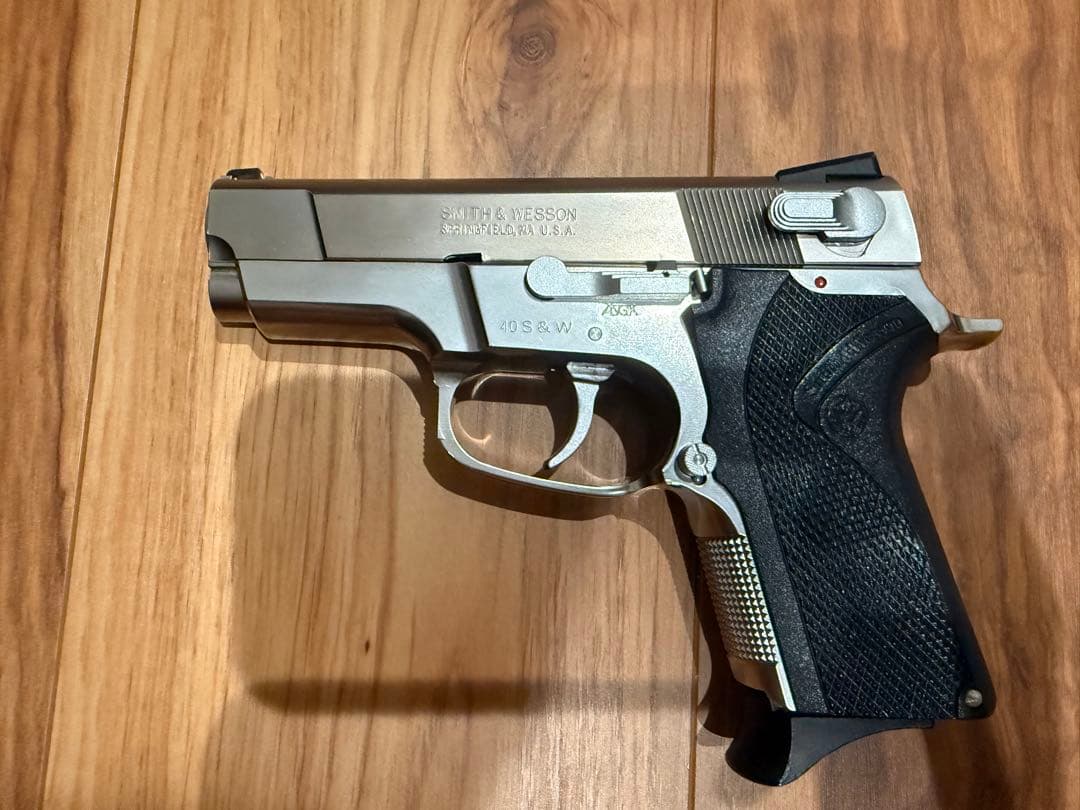 スミス&ウェッソンショーティ40 ステンレスシルバー