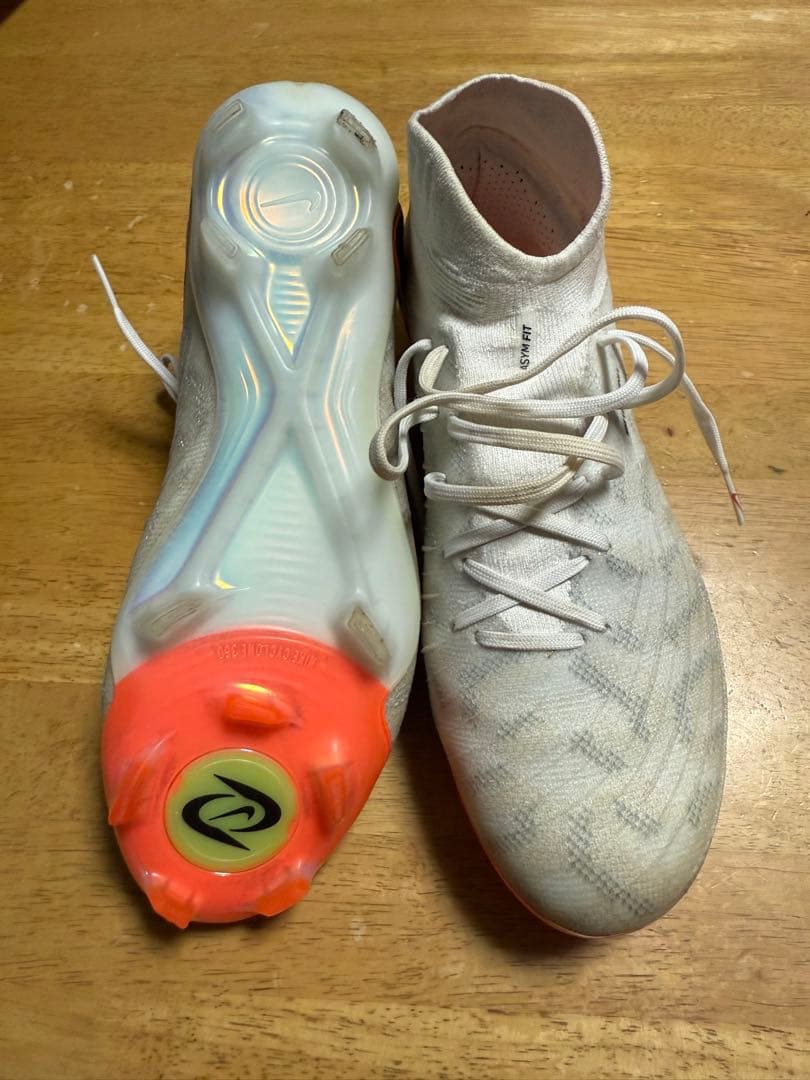 Nike サッカーシューズ ホワイト/オレンジ