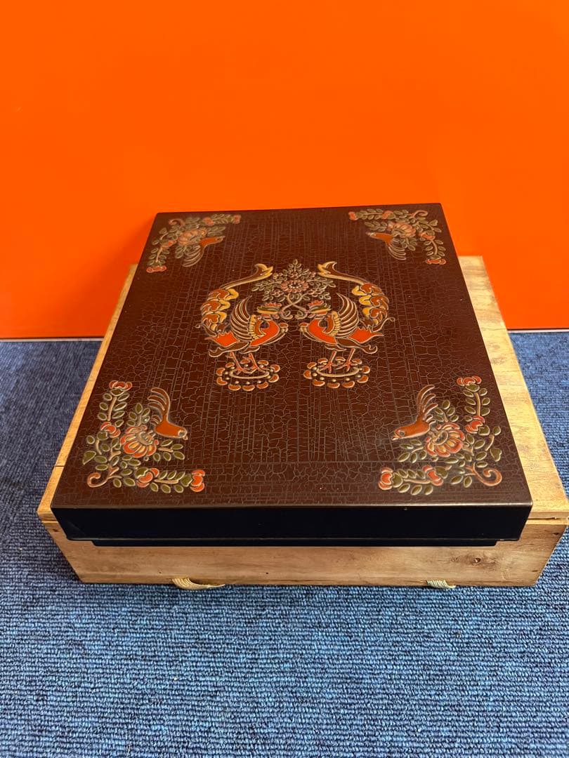 1443 木箱 道具箱  漆塗り 盛漆絵 正倉院鳳凰図 花喰鳥 極楽鳥花 花柄