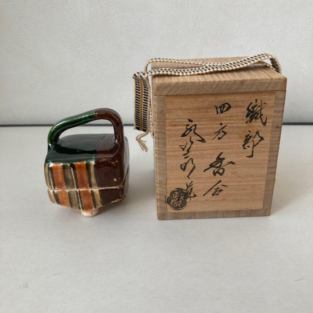 織部　四方香合　手付き　政所窯　明道　共箱　共裂