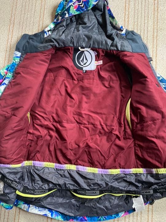 美品　ボルコムスノーウェア　上下セット　おまけ付き