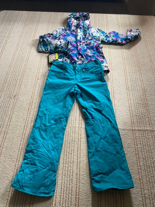 美品　ボルコムスノーウェア　上下セット　おまけ付き