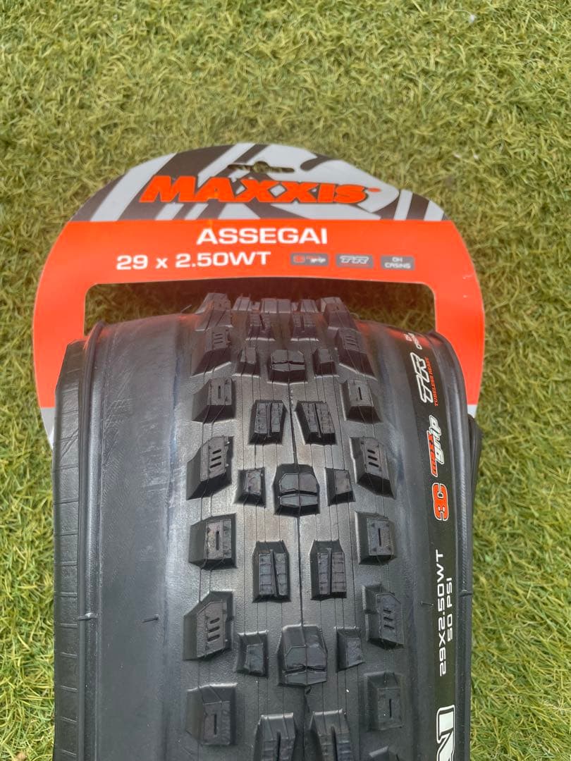 MAXXIS ASSEGAI 29 x 2.50WT チューブレスタイヤ