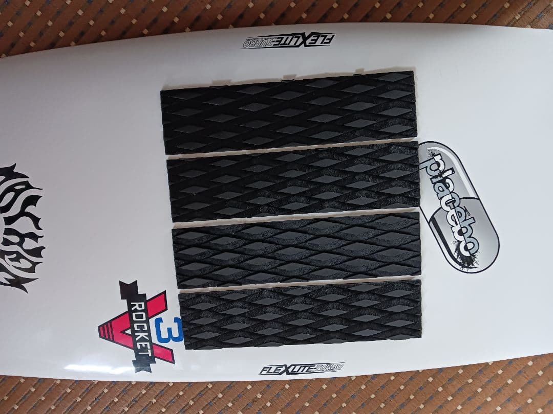 きゃさ　placeboプレセボ　サーフボード　V3ROCKET