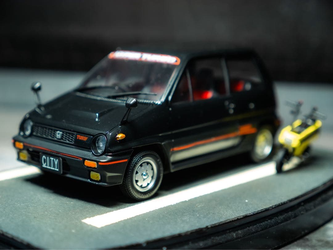 塗装完成済ジオラマケース付き　タミヤ　ホンダシティ　ターボ 1/24