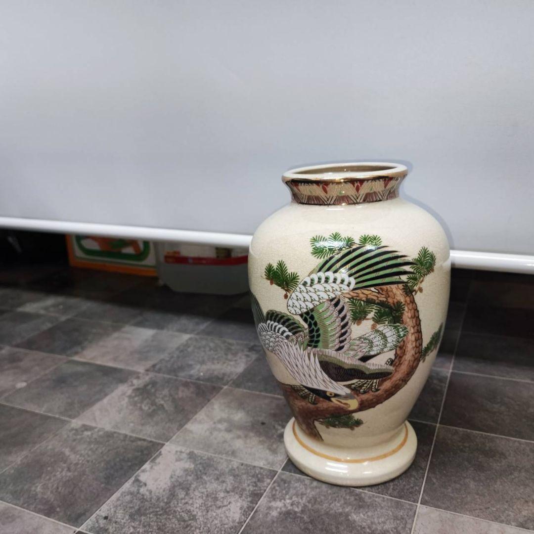 薩摩焼き　白薩摩　陶器　細絵　金彩　鷹に松紋　花瓶