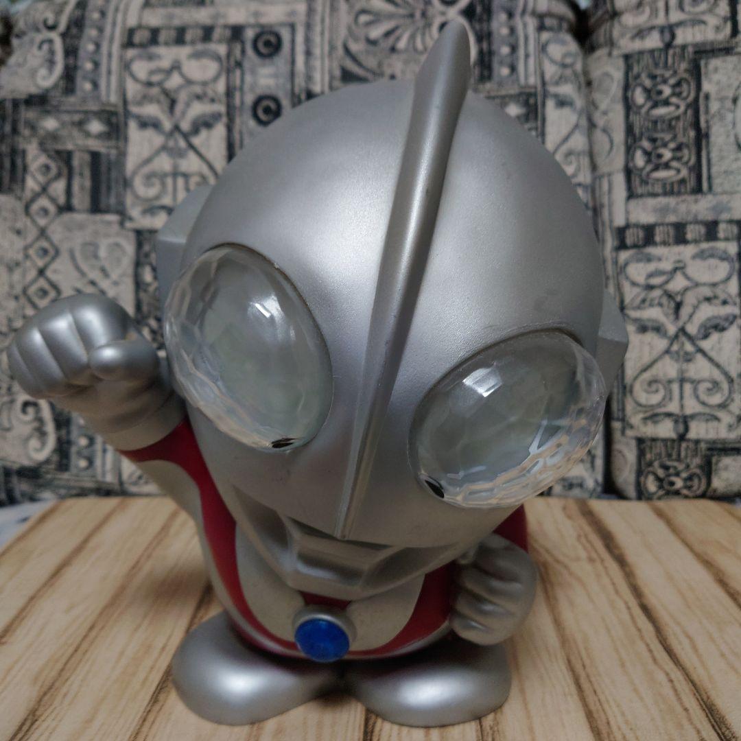 ウルトラマンフィギュア シルバー/レッド 貯金箱
