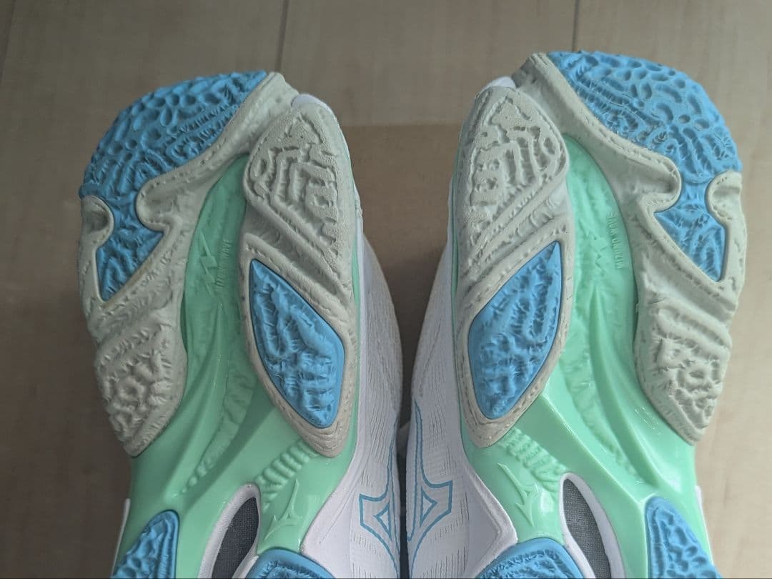 Mizuno バレーボールシューズ 23.0cm　2026年モデル