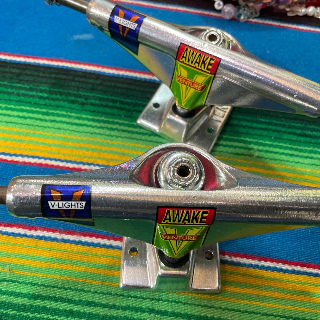 Venture V-Lights スケートボードトラック　5.6