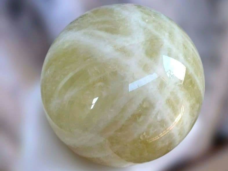 【割引特価】シトリンクォーツ 黄水晶 丸玉 スフィア 2.5Kg 木製台座付き！