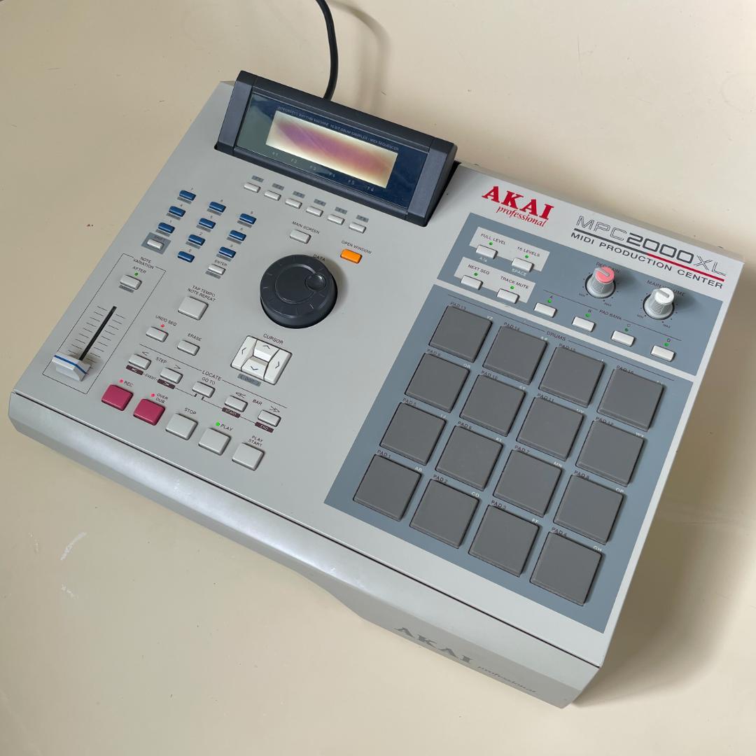 AKAI MPC2000XL サンプラー
