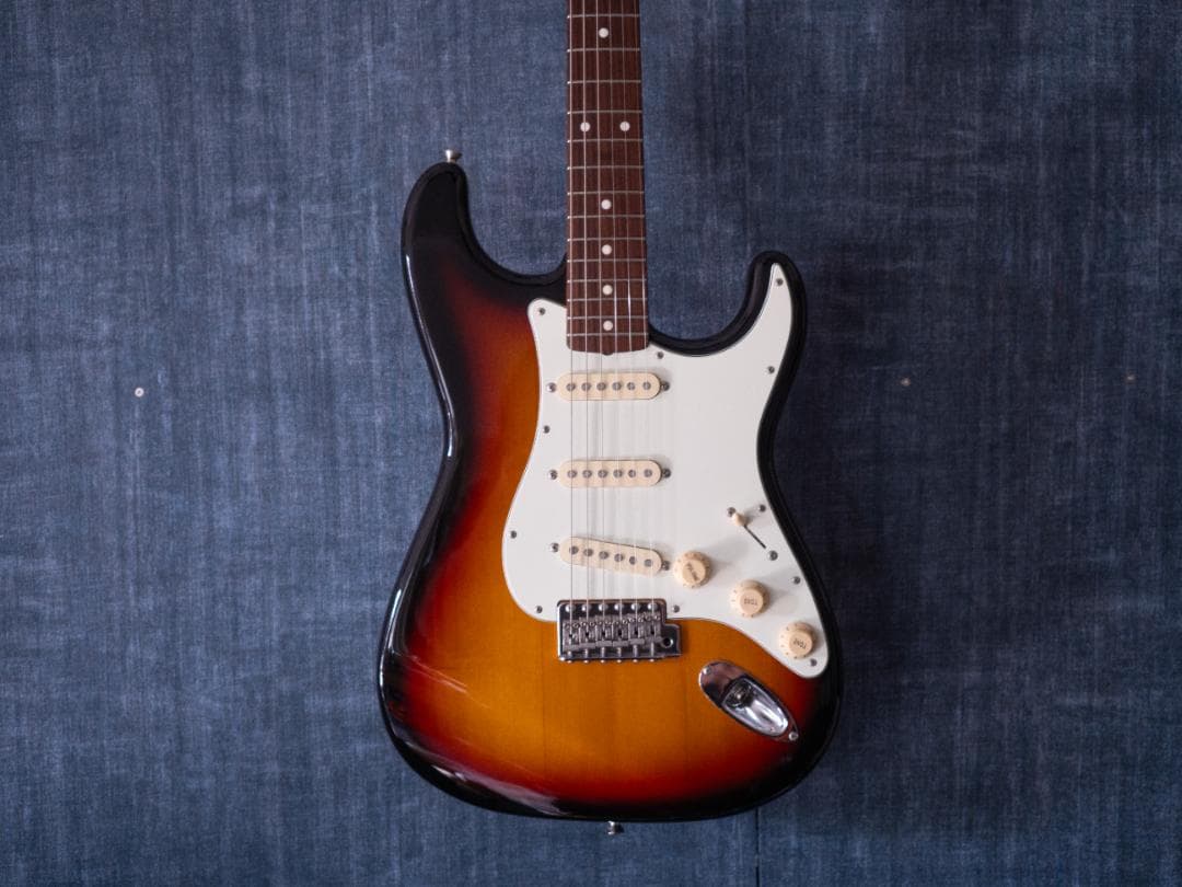 Fender Japan 2011 stratocasterほぼ未使用 mint